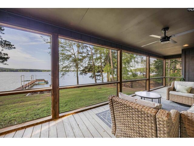 Photo of 2105 Lakeshore Road