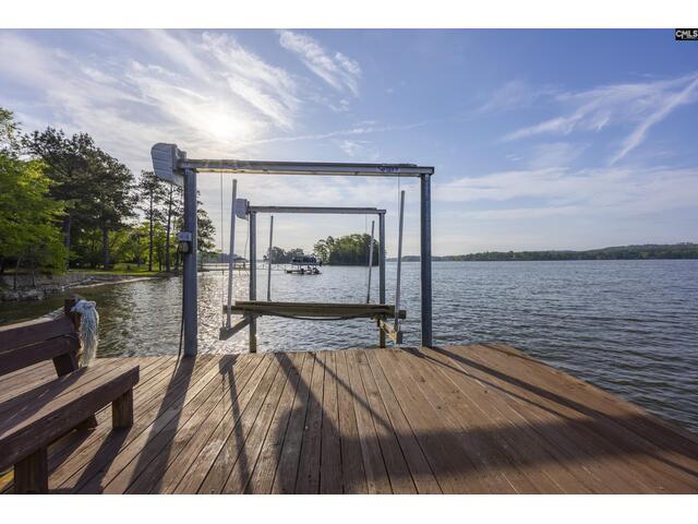 Photo of 2105 Lakeshore Road