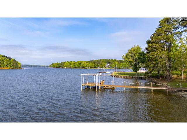 Photo of 2105 Lakeshore Road