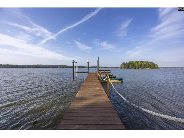 Photo of 2105 Lakeshore Road