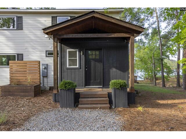 Photo of 2105 Lakeshore Road