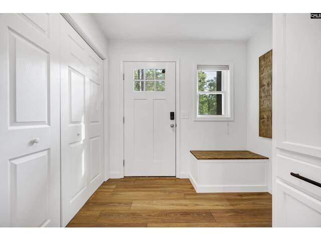 Photo of 2105 Lakeshore Road