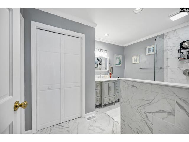 Photo of 131 West Circle Drive