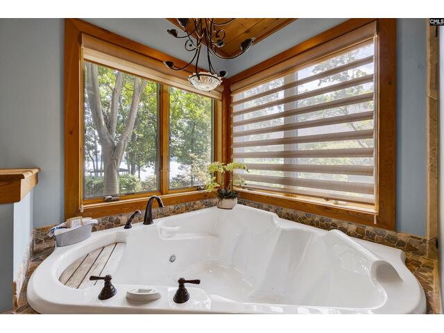 Photo of 140 Breezy Pointe Lane