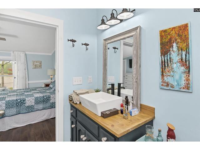 Photo of 2075 Great North Road