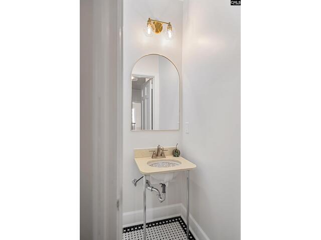 Photo of 3811 Kilbourne Road