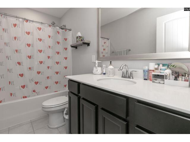 Photo of 928 Bergenfield Lane