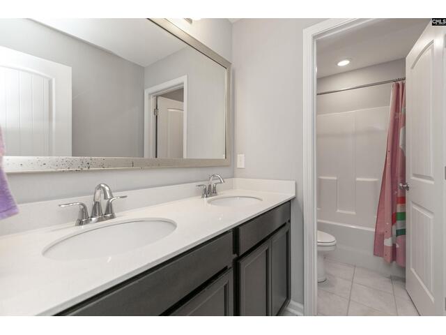 Photo of 928 Bergenfield Lane