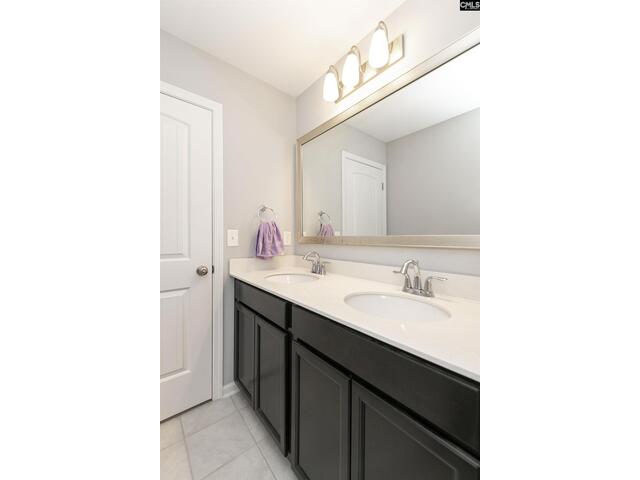 Photo of 928 Bergenfield Lane