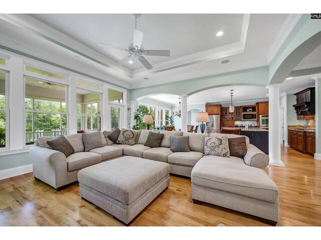 Photo of 224 Shorebreeze Drive Photo of 224 Shorebreeze Drive