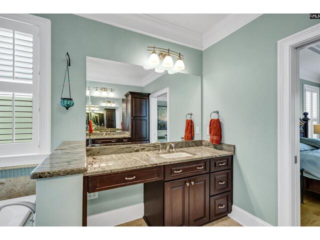 Photo of 224 Shorebreeze Drive Photo of 224 Shorebreeze Drive