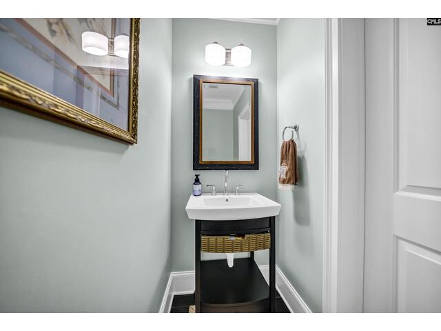 Photo of 224 Shorebreeze Drive Photo of 224 Shorebreeze Drive