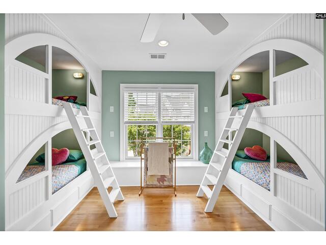 Photo of 224 Shorebreeze Drive Photo of 224 Shorebreeze Drive