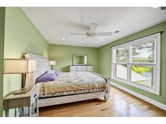 Photo of 224 Shorebreeze Drive Photo of 224 Shorebreeze Drive