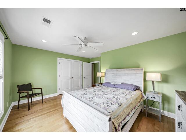 Photo of 224 Shorebreeze Drive Photo of 224 Shorebreeze Drive
