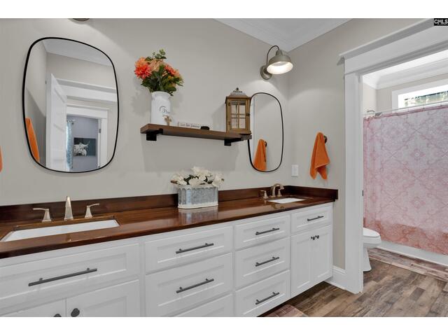 Photo of 2138 Lockhart Road