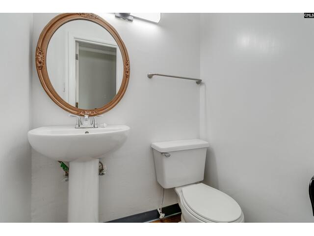 Photo of 7905 Castleton Lane