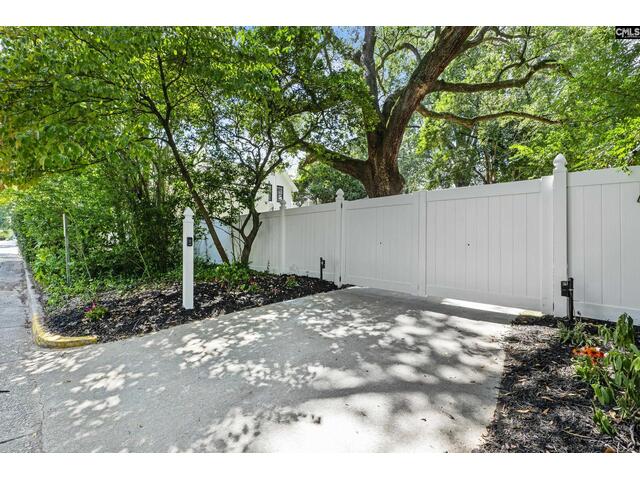 Photo of 1731 Maplewood Drive