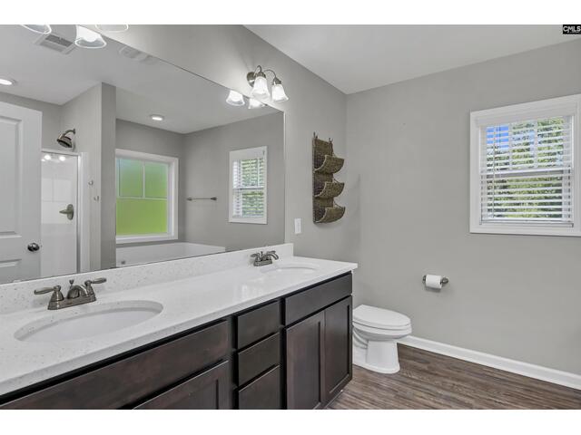 Photo of 436 Manhasset Court