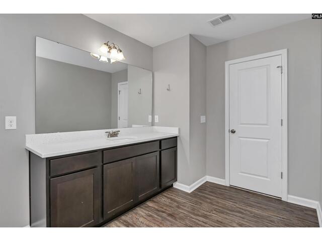 Photo of 436 Manhasset Court