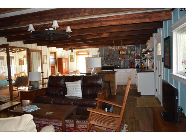 Photo of 2089 Lakeshore Road