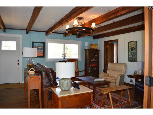 Photo of 2089 Lakeshore Road