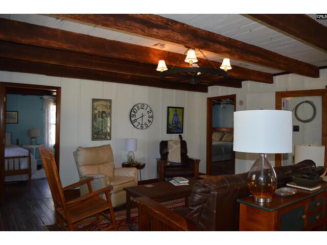 Photo of 2089 Lakeshore Road