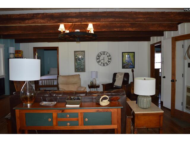 Photo of 2089 Lakeshore Road