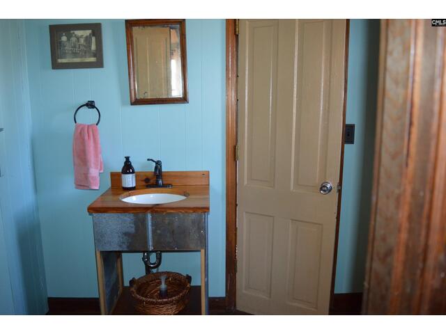Photo of 2089 Lakeshore Road