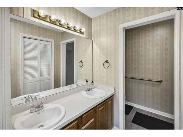 Photo of 422 Edgewater Lane