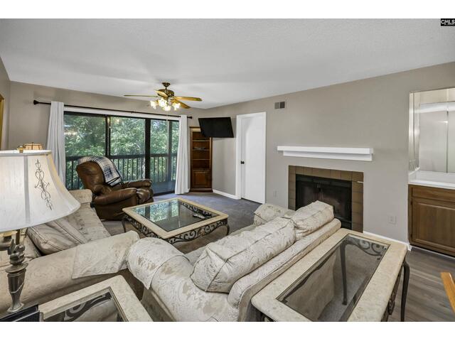 Photo of 422 Edgewater Lane