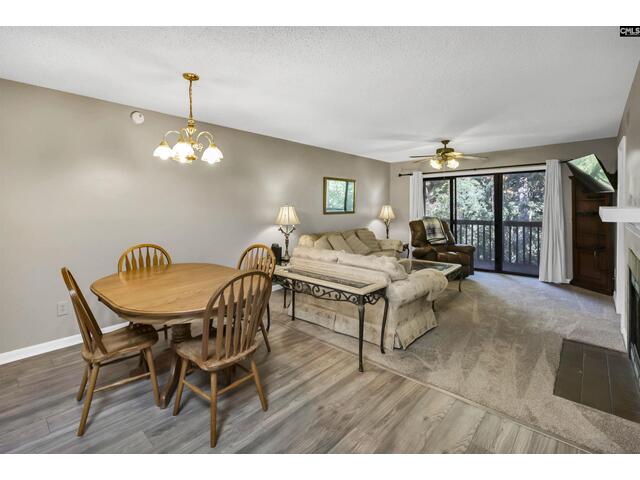 Photo of 422 Edgewater Lane