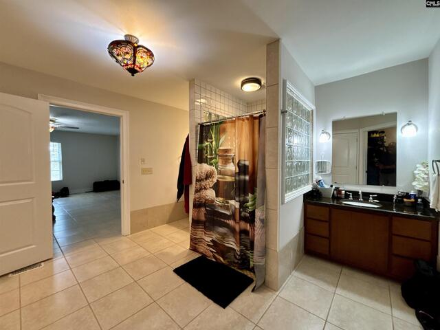 Photo of 330 Canada Drive