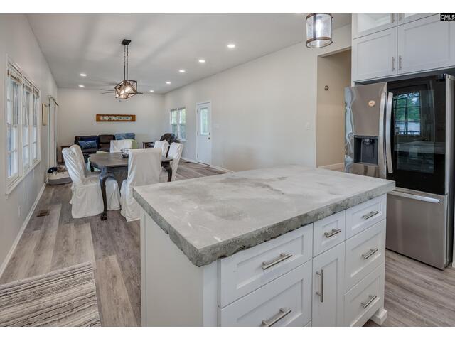 Photo of 1805 Lakeshore Road