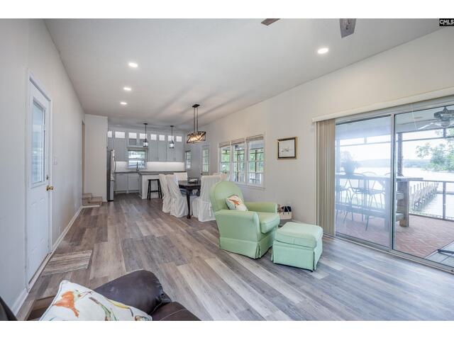 Photo of 1805 Lakeshore Road