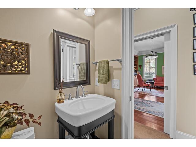 Photo of 160 Hound Hollow Road