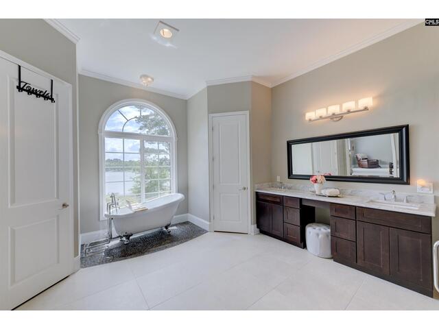 Photo of 305 Northlake Road