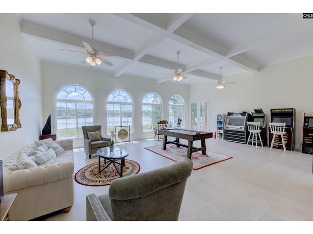 Photo of 305 Northlake Road