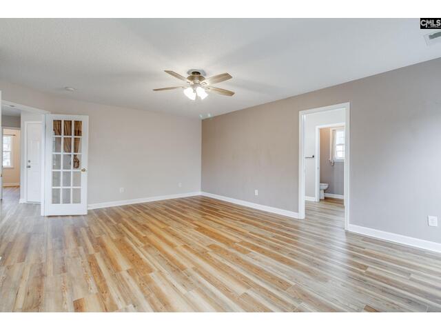 Photo of 121 Hollow Tree Court