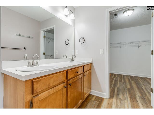 Photo of 121 Hollow Tree Court