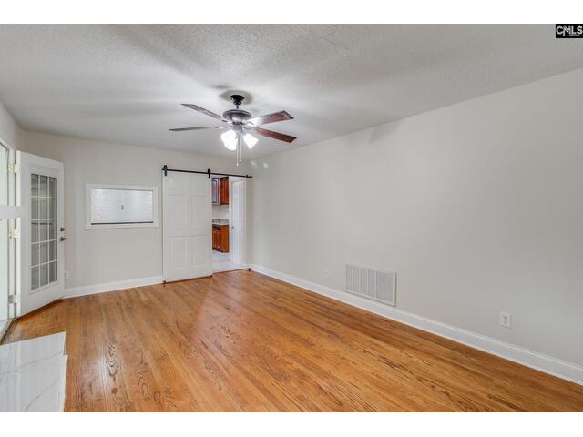 Photo of 2533 Chatsworth Road