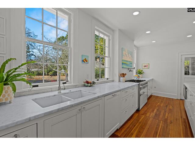 Photo of 2031 Lyttleton Street