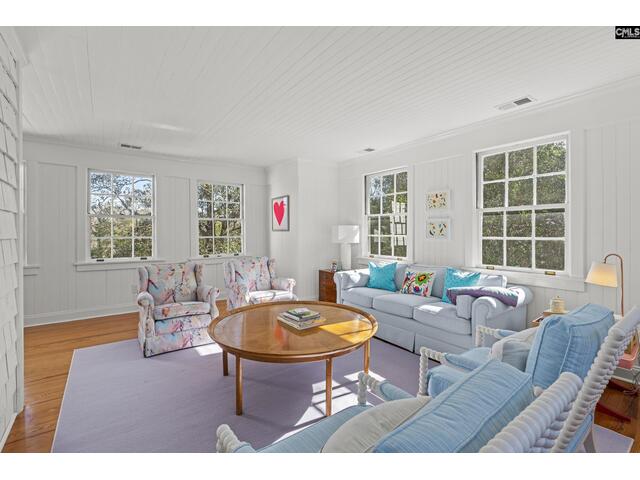 Photo of 2031 Lyttleton Street