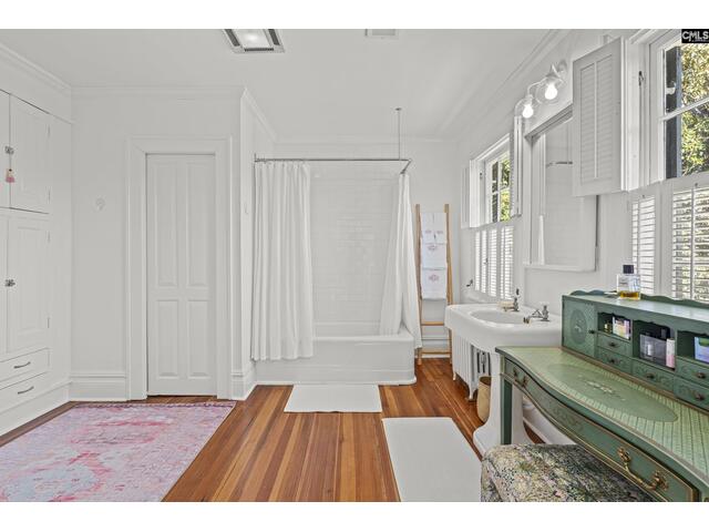 Photo of 2031 Lyttleton Street