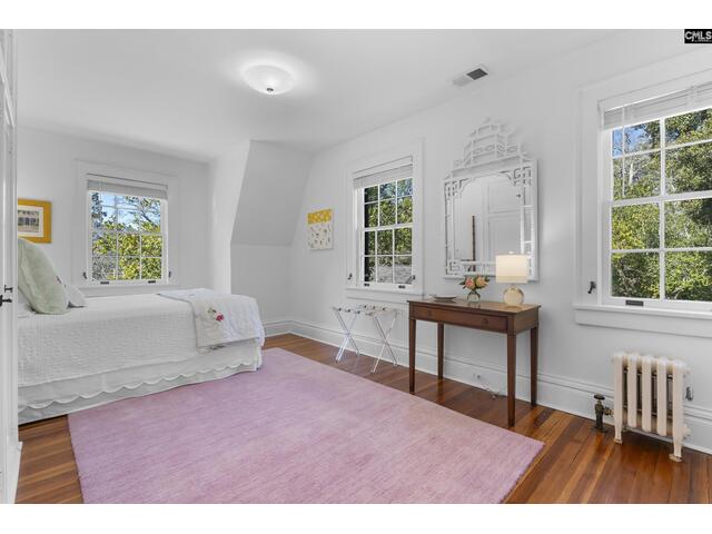 Photo of 2031 Lyttleton Street